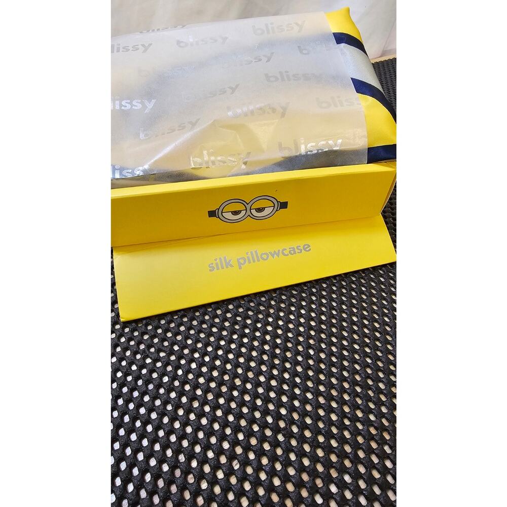 Blissy x Minions Silk Pillowcase Standard Yellow